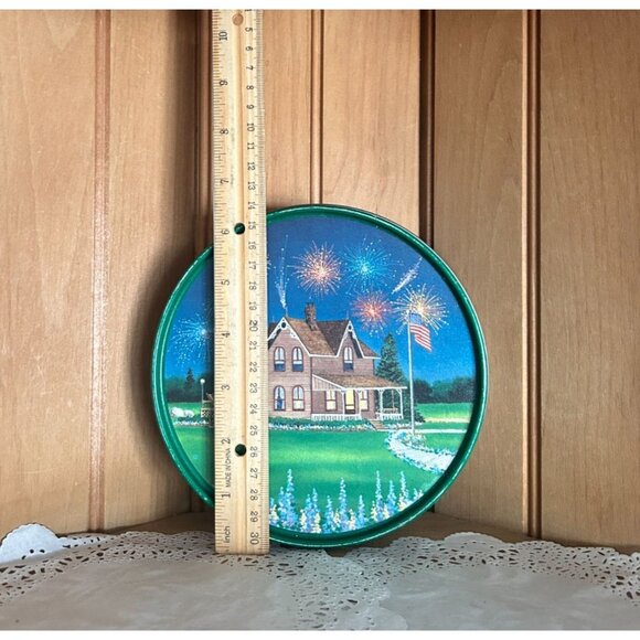 Vintage Patriotic Fourth of July Summer Celebration Biscuit Cookie Tin - Picture 2 of 6